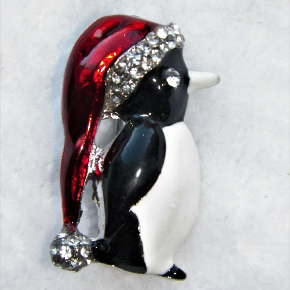 🐧BEST SELLER🐧 Holiday Penguin Pin Brooch